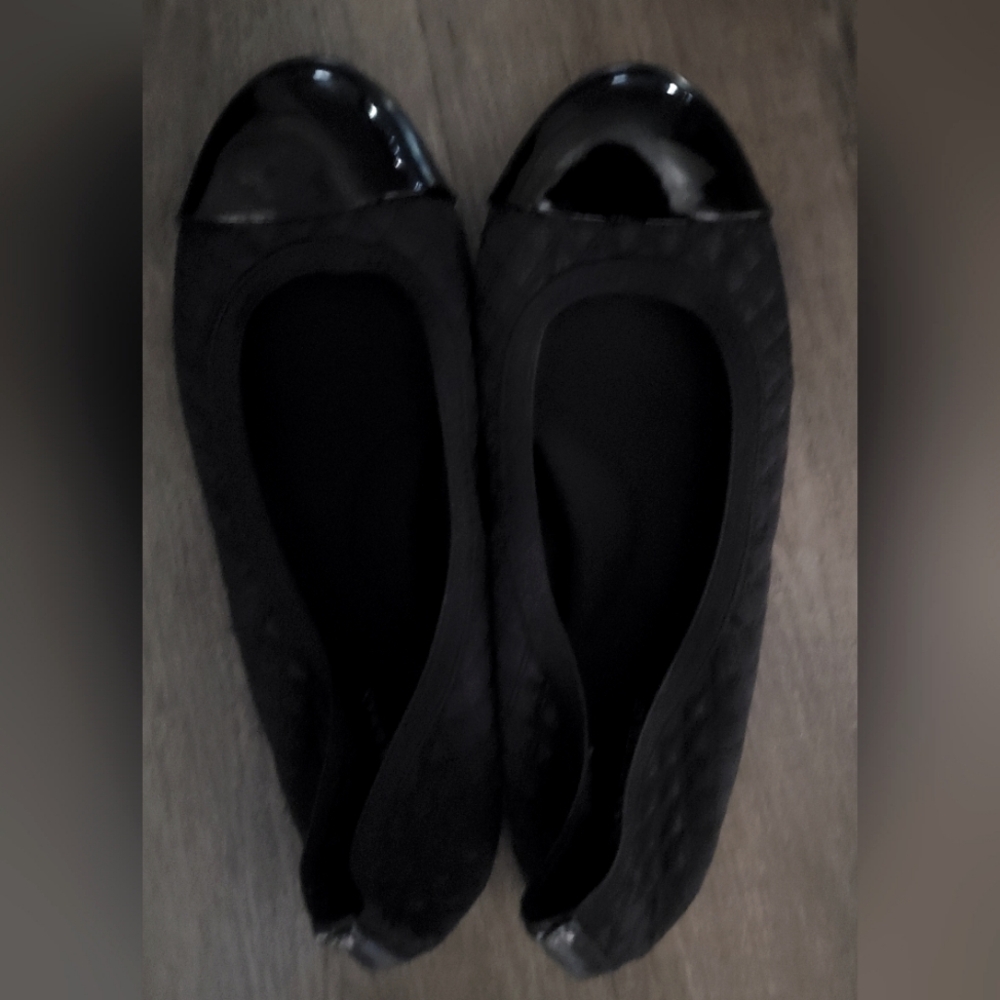 (Moving Sale) Women's black size 8 medium flat dress shoes